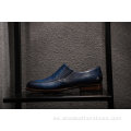 Nuevos zapatos cómodos informales de cuero para hombres de negocios